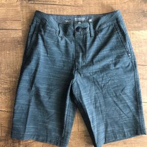 Quiksilver shorts size 25